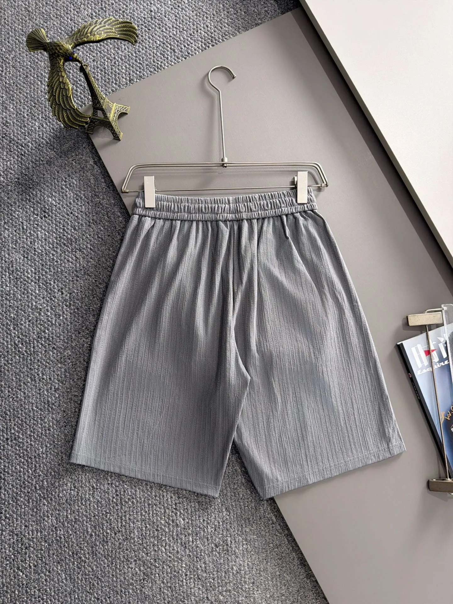 Paris Clover 2026 New Arrival summer casual suit has exquisite and high-end details and a full sense of luxury. Complete with three standards, customized Premium liquid ammonia cotton fabric, the upper body is crisp and stylish, comfortable and not tight. The clean and neat tailoring is full of urban style. You will feel good when you wear it. It is the first choice for Premium fashionistas. The upper body effect is super good! Sizes:M-3XL